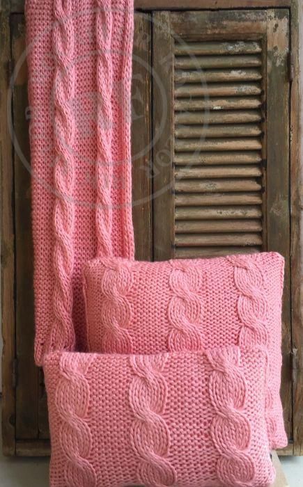 cushion coral knitted cables 50x50cm