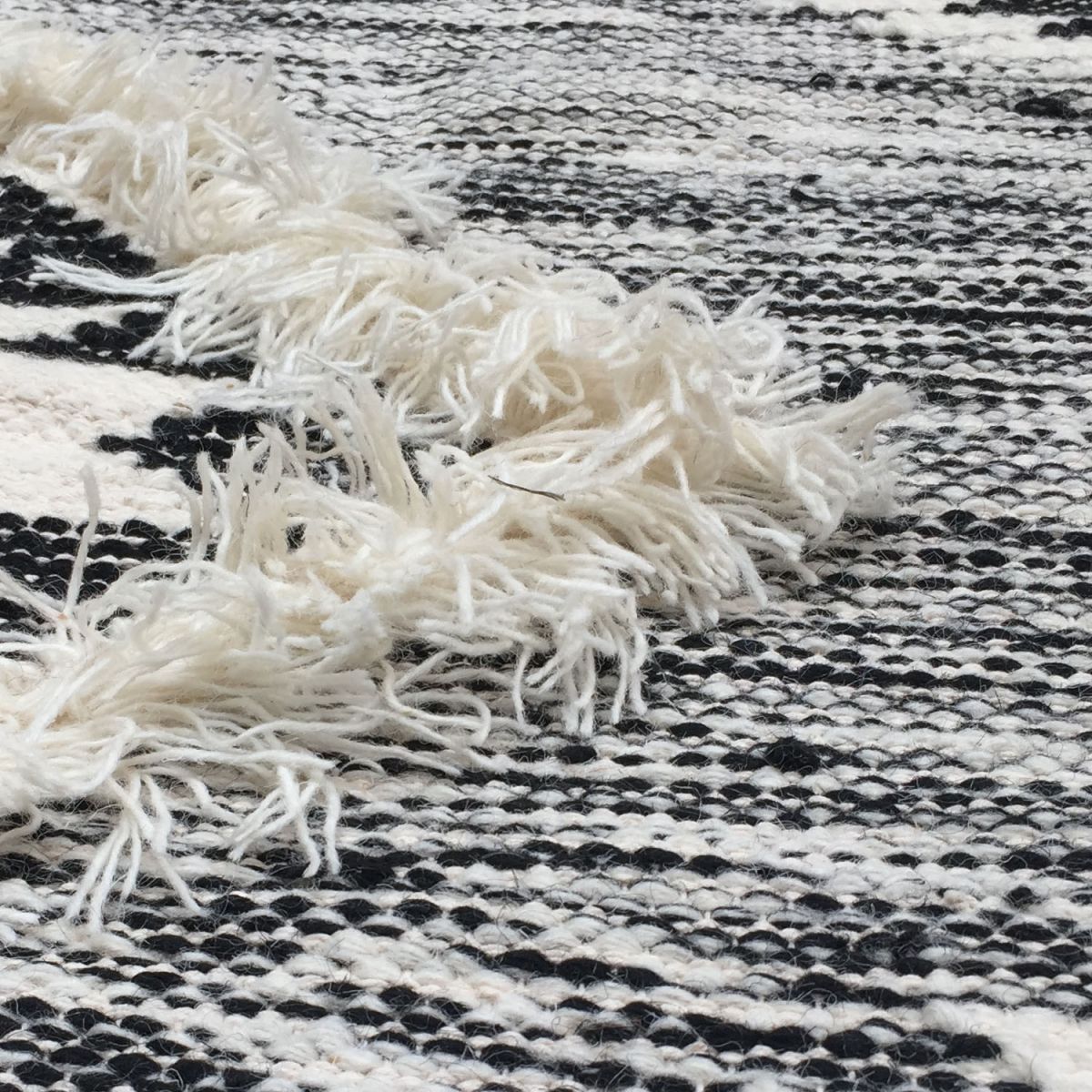 rug handwoven wool graphic blackwhite 200x300cm