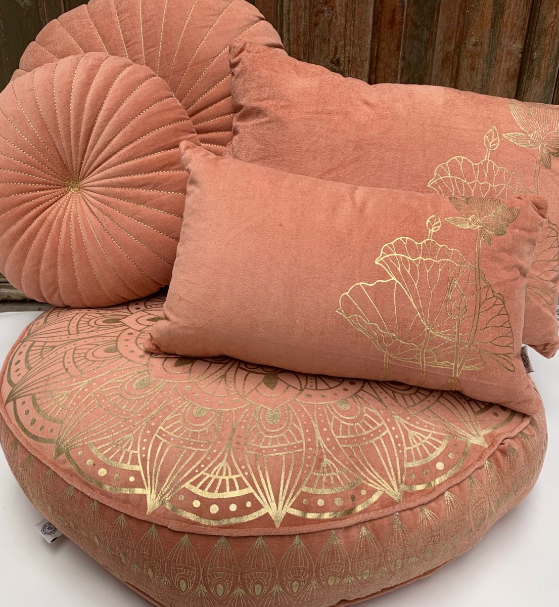 vloerkussen fluweel 70 hg12cm oud roze print goud mandala
